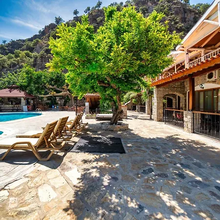 فندق آتا لاغون بيتش 3*