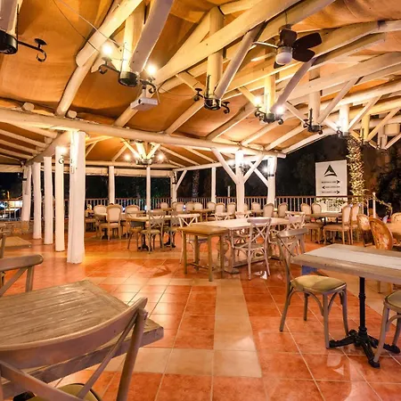 Ata Lagoon מלון 3*