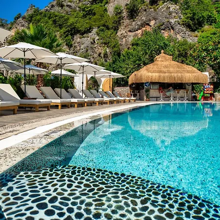 آتا لاغون بيتش