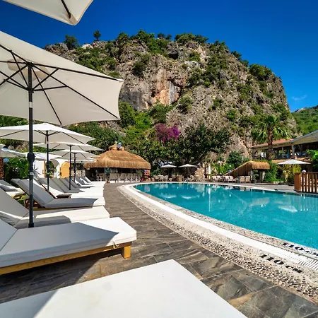 آتا لاغون بيتش