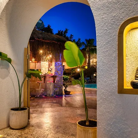 آتا لاغون بيتش فندق