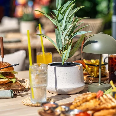 Ata Lagoon מלון 3*