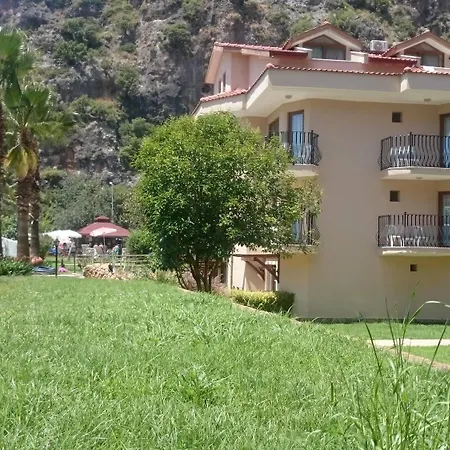 Ata Lagoon מלון