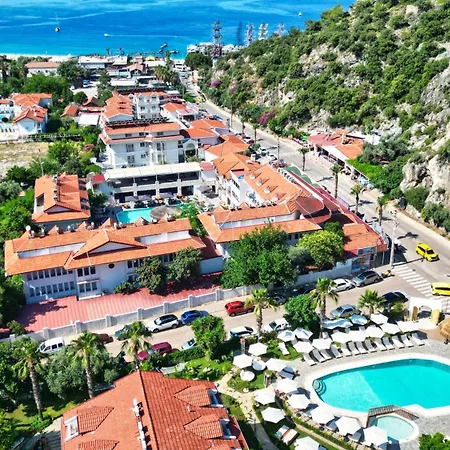 Ata Lagoon Hotell 3*